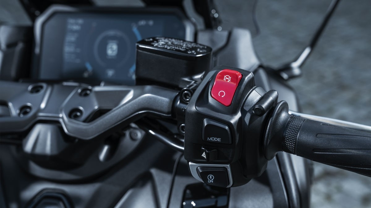 Yamaha TMax: l'icona si rinnova per il 2025